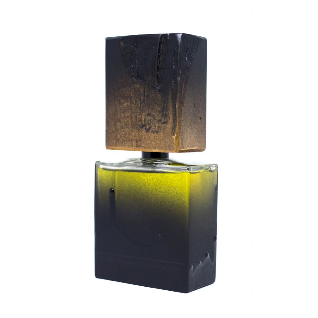 Filippo Sorcinelli Perfumes born in 2014; dedicated to the artistic passions of their creator:
Gothic art, music, photographyƒ¢¢¬‚¦the fog.Shop at fragrapedia.com