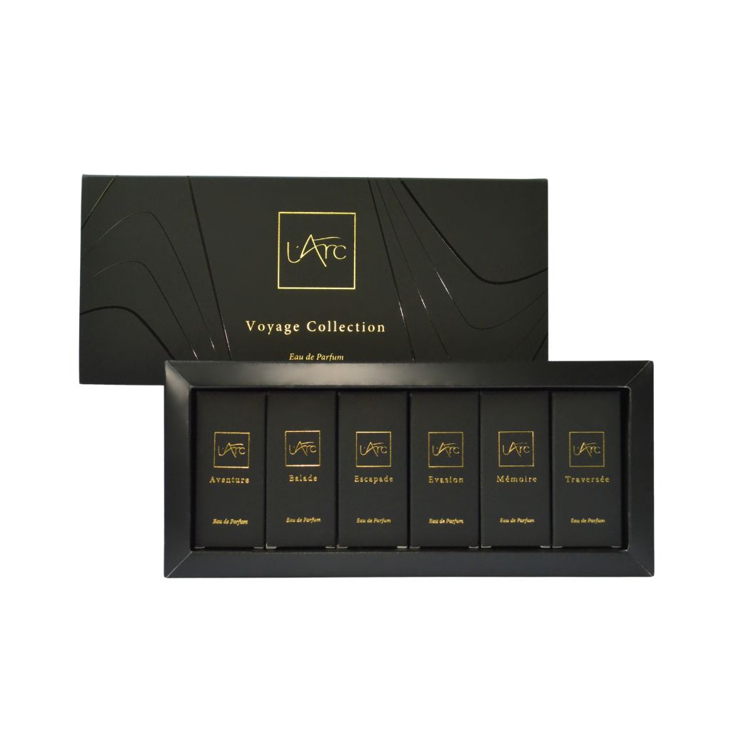 It is a lifestyle brand, the result of a contamination between the arts.In 2014, the UNUMcollection was born, perfumes dedicated to the artistic passions of their creator:
Gothic art, music, photographyƒ¢¢¬‚¦the fog.
